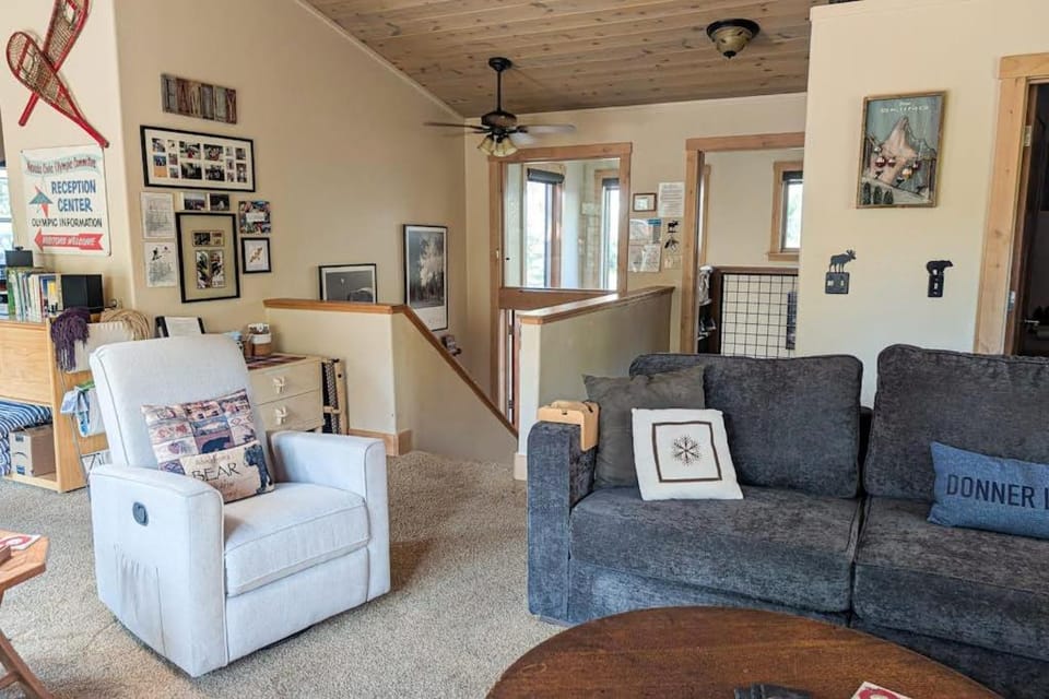 Spacious home with private hot tub & game room - near skiing hiking biking House in Truckee