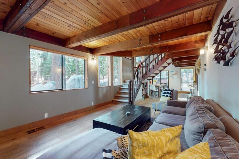 Dog-friendly home with a firepit private hot tub pool & sauna access House in Truckee