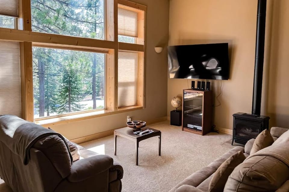 Beautiful Home Amid the Trees Tahoe Donner House in Truckee