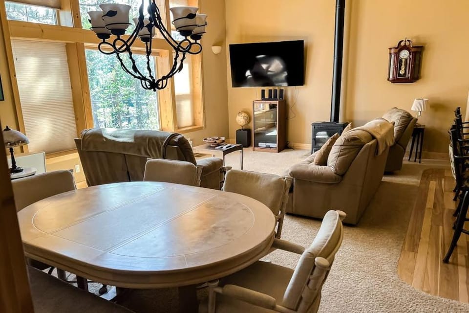 Beautiful Home Amid the Trees Tahoe Donner House in Truckee