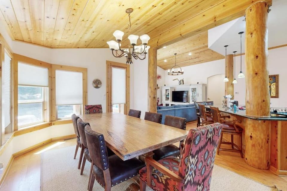 Wooded Luxury at Modern Tahoe Donner Retreat with Private Deck in the Pines House in Truckee
