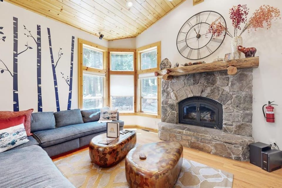 Wooded Luxury at Modern Tahoe Donner Retreat with Private Deck in the Pines House in Truckee