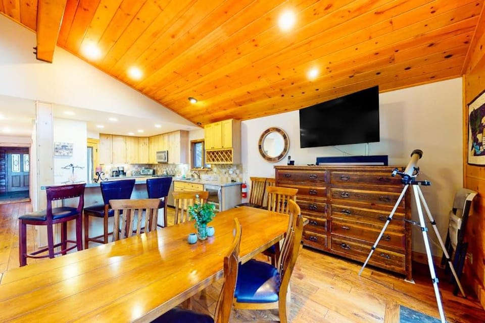 Spacious Home with Gorgeous Forested View Pool Table Private Hot Tub & Deck House in Truckee