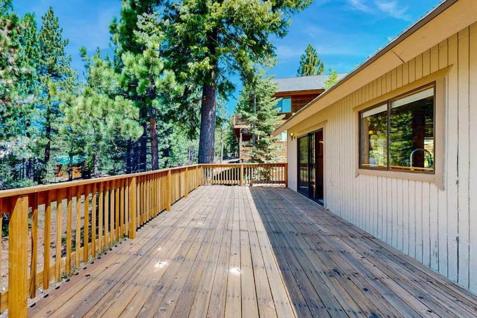 Rustic-Chic Retreat with Loft & Awesome Tahoe Donner Recreation Amenities House in Truckee