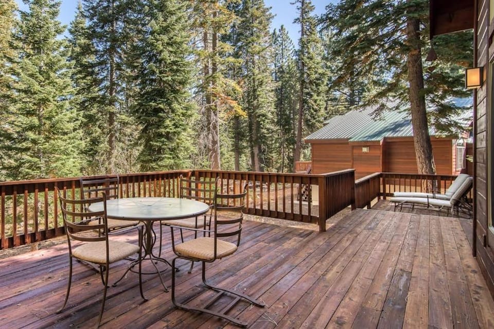 Spacious & Sunny Tahoe Donner Home - Enjoy Access to 5-Star Amenities House in Truckee