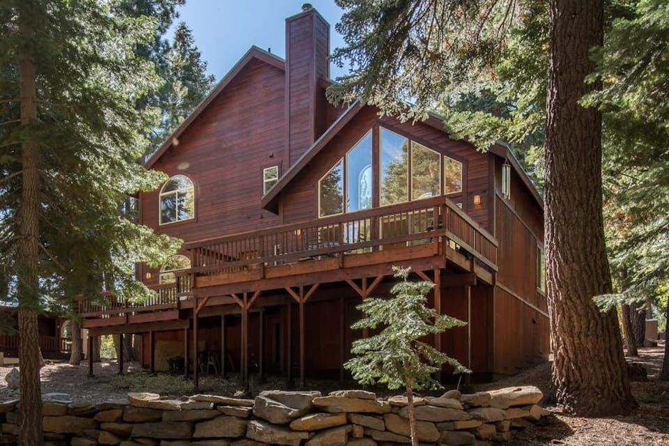 Spacious & Sunny Tahoe Donner Home - Enjoy Access to 5-Star Amenities House in Truckee