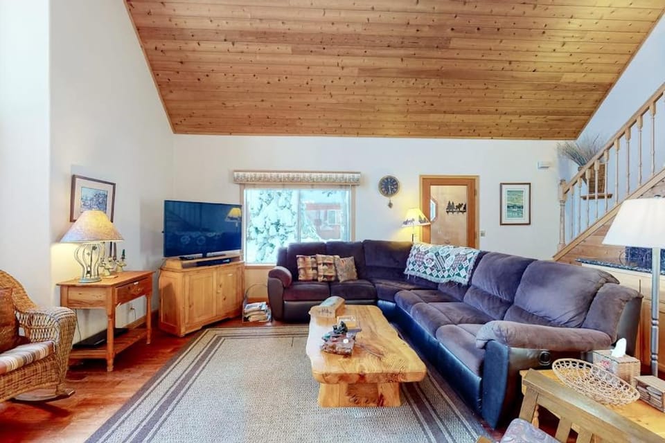 Charming Tahoe Donner home with 2 fireplaces & washer&dryer House in Truckee