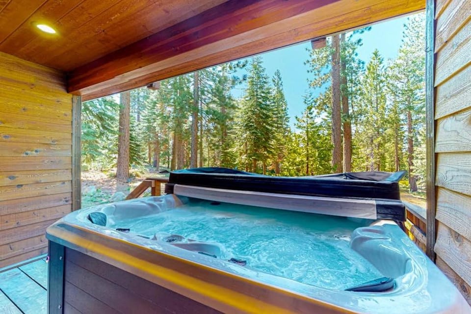 Mountain cabin with amazing views hot tub office & Pac-Man arcade near skiing Cabin in Tahoe Vista