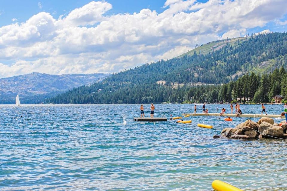 Elegant Mountain Retreat Shared Hot Tub Pool & Resort Amenities - Near Beach House in Truckee