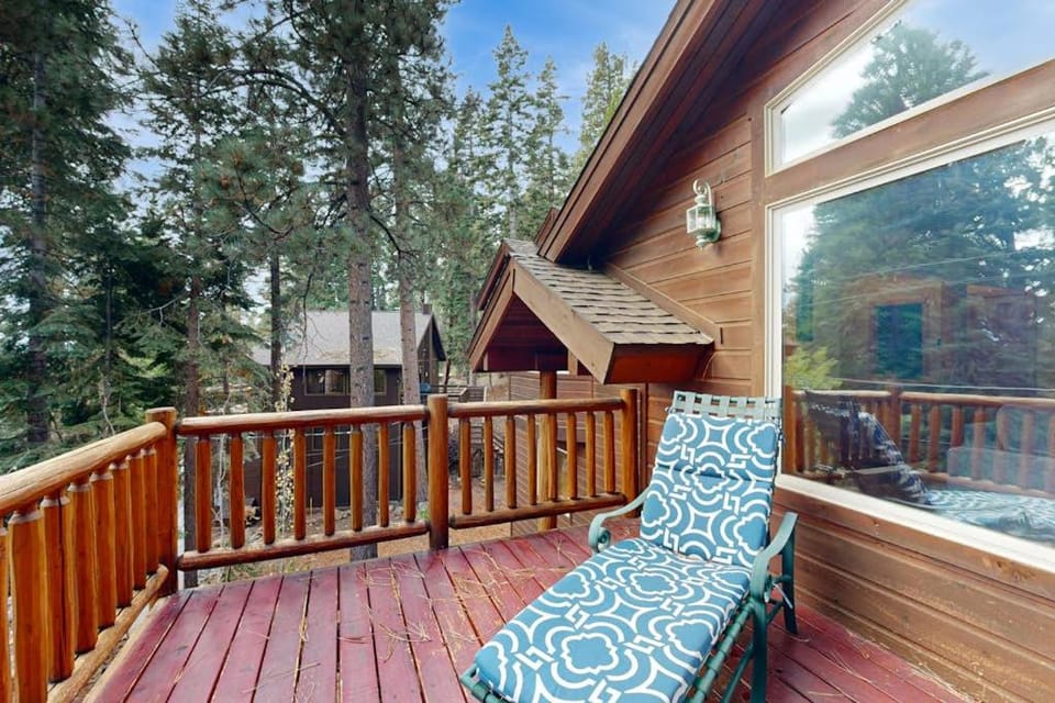Spacious home with fireplace and two decks with hot tub & bbq grill House in Tahoe Vista