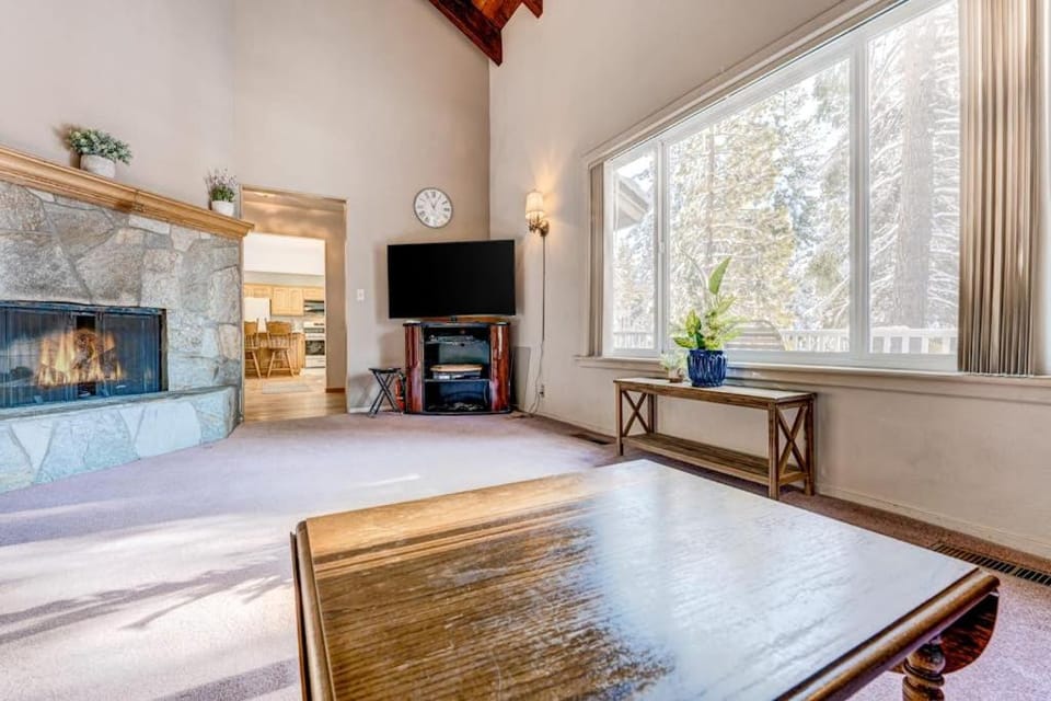Peaceful retreat with a gas fireplace balcony & washer&dryer House in Incline Village