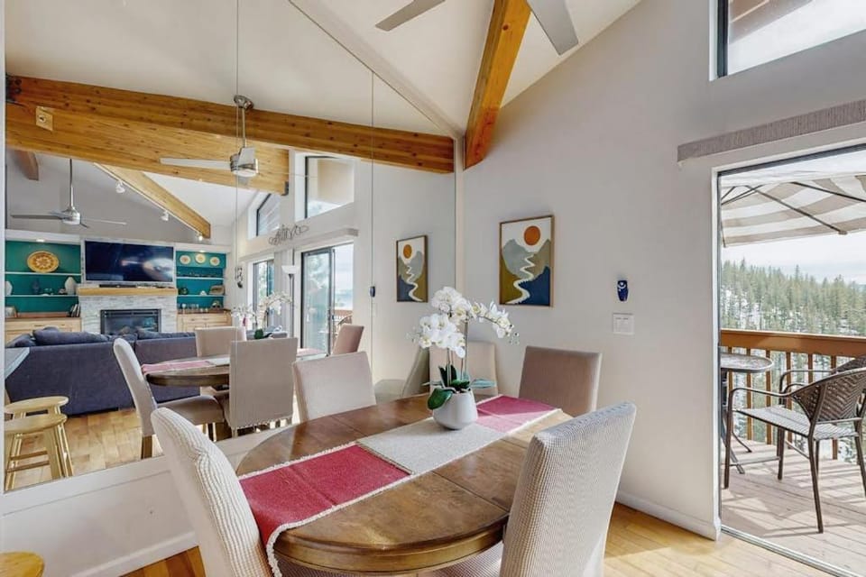 Three-story townhome with stunning Lake Tahoe view 2 fireplaces & 2 balconies House in Incline Village