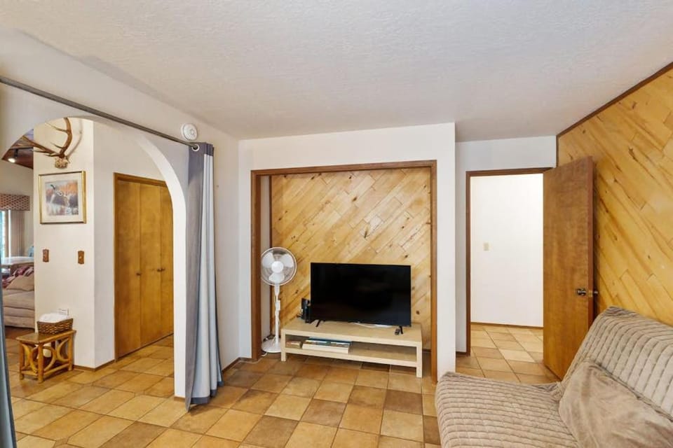 Dog-friendly retreat in Incline Village with fireplace & washer&dryer House in Incline Village