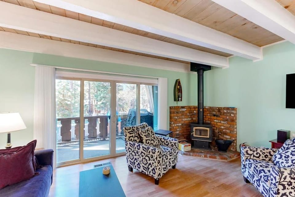 Forest-view condo with wood fireplace & walkable locale - dog-friendly House in Incline Village