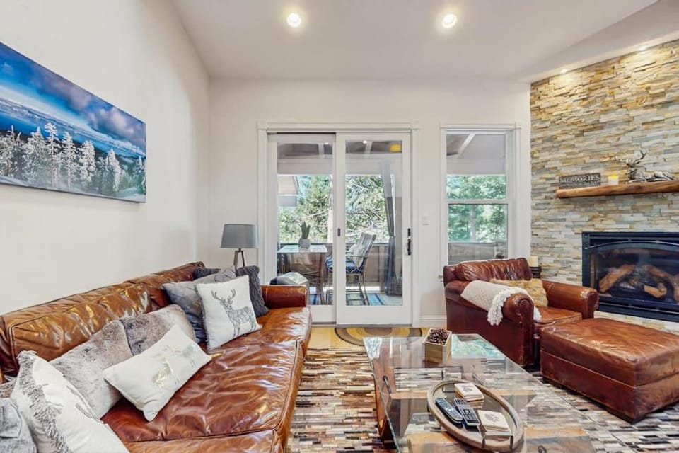 Stunning mountain retreat with pool balcony views & fireplace - near skiing House in Incline Village