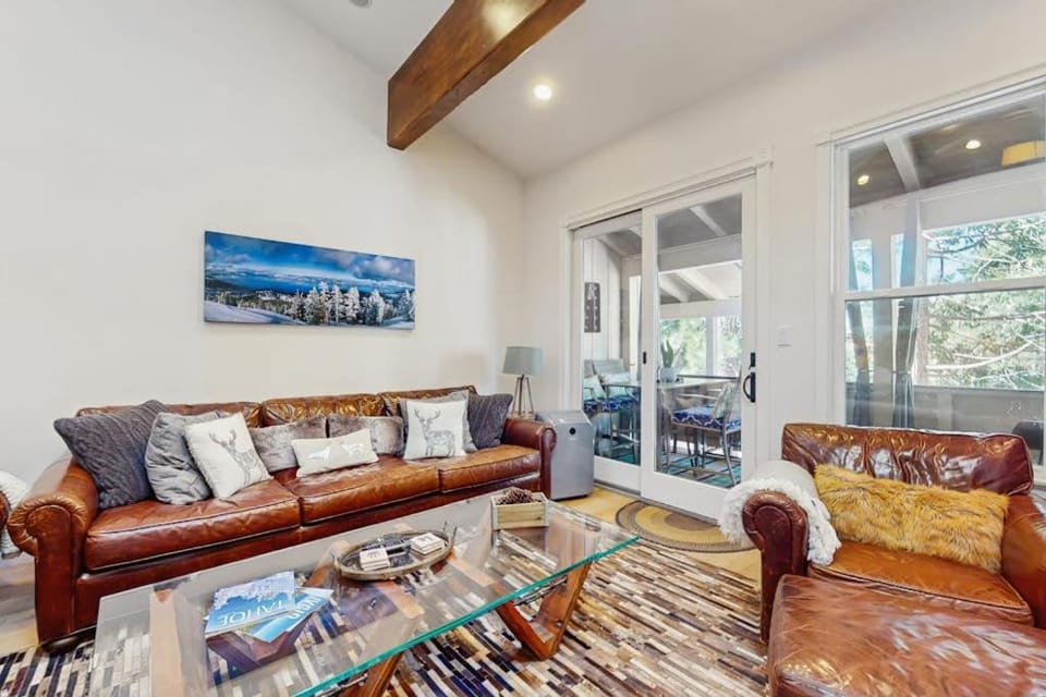 Stunning mountain retreat with pool balcony views & fireplace - near skiing House in Incline Village