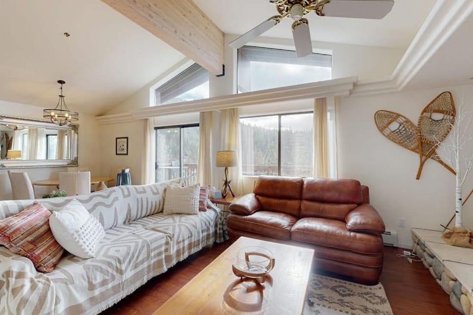 4Story Lakeview Retreat with Pool Table Decks & Designer Vibes in Incline Village House in Incline Village