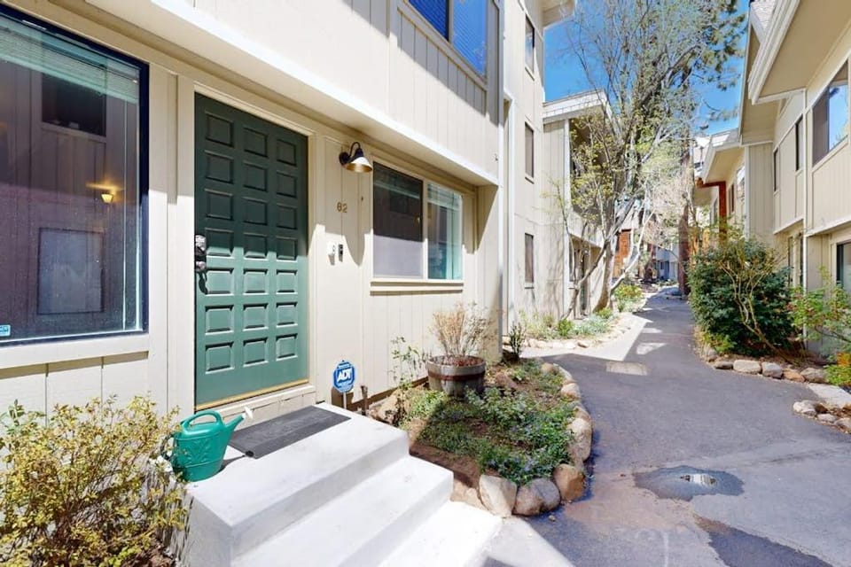 Alpine Serenity - Cozy Condo with Tennis Fireplace & BBQ in Incline Village House in Incline Village