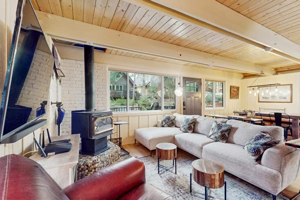 Chalet-style Townhome with Fireplace Deck Near Ski Resort Incline Village House in Incline Village