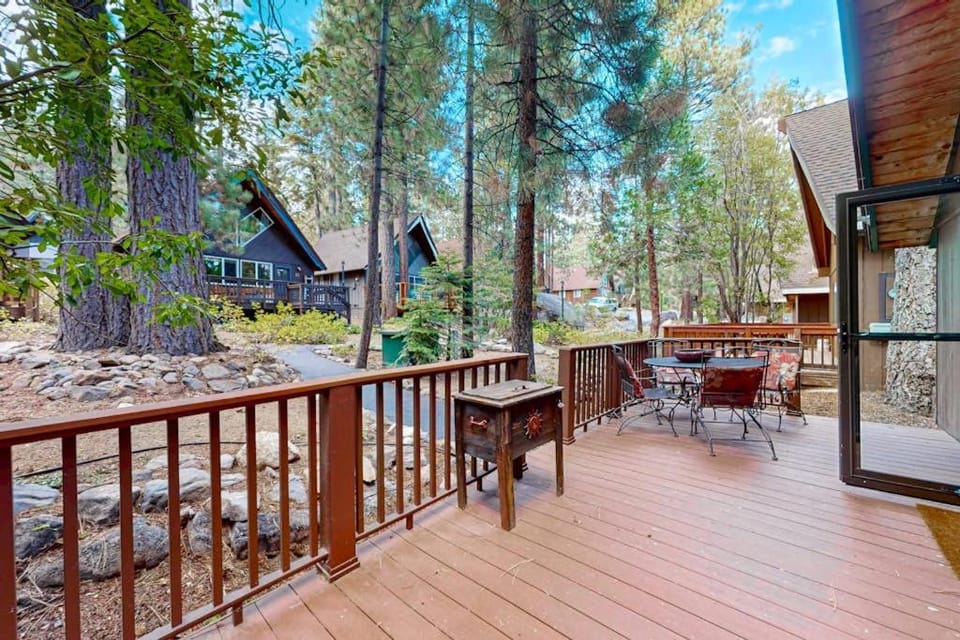 Chalet-style Townhome with Fireplace Deck Near Ski Resort Incline Village House in Incline Village