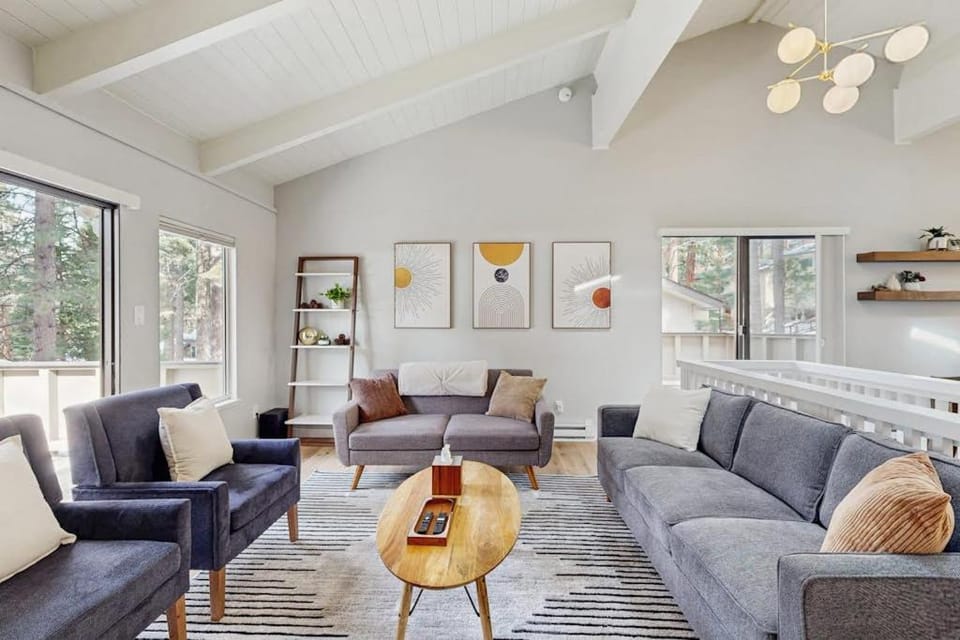 Experience Lake Tahoe at Stunning Family-friendly Incline Village Townhome House in Incline Village