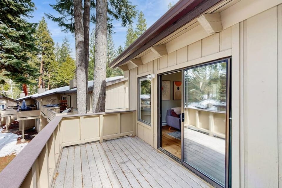 Experience Lake Tahoe at Stunning Family-friendly Incline Village Townhome House in Incline Village