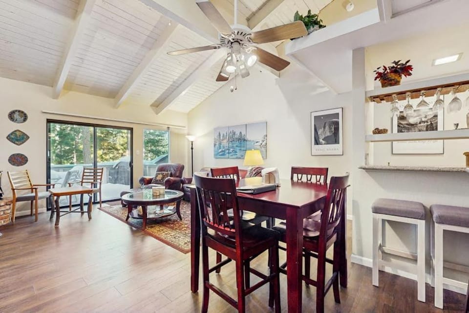 Spacious Condo with Fireplace Deck Wet Bar Pool Free Shuttle to Ski Resort House in Incline Village