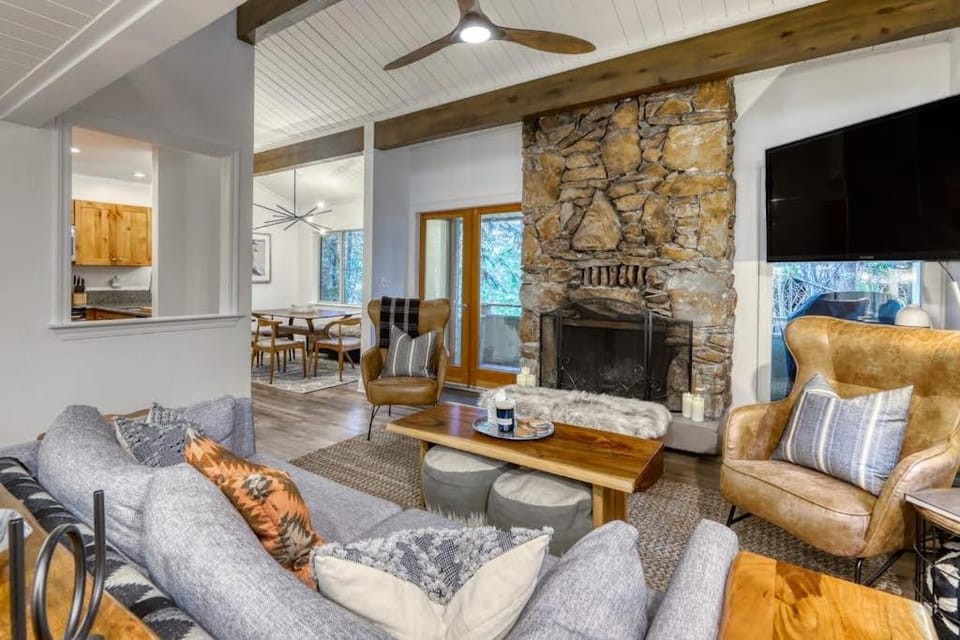 Charming condo near the lake with grill full kitchen & W&D House in Incline Village