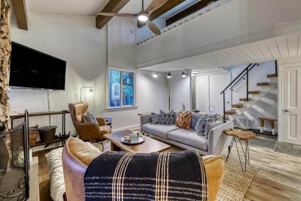 Charming condo near the lake with grill full kitchen & W&D House in Incline Village