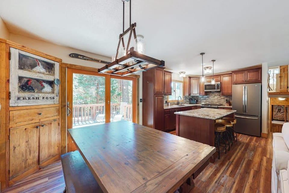 Luxurious Tahoe gem with furnished deck overlooking stream House in Incline Village