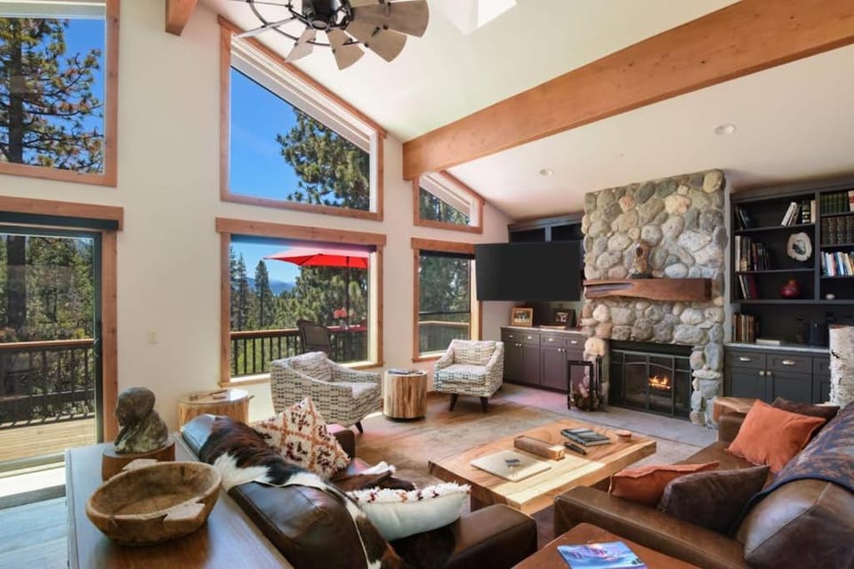 Golf-course home with great view 2 fireplaces deck & walkable location House in Incline Village