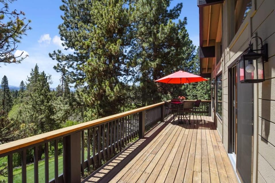 Golf-course home with great view 2 fireplaces deck & walkable location House in Incline Village