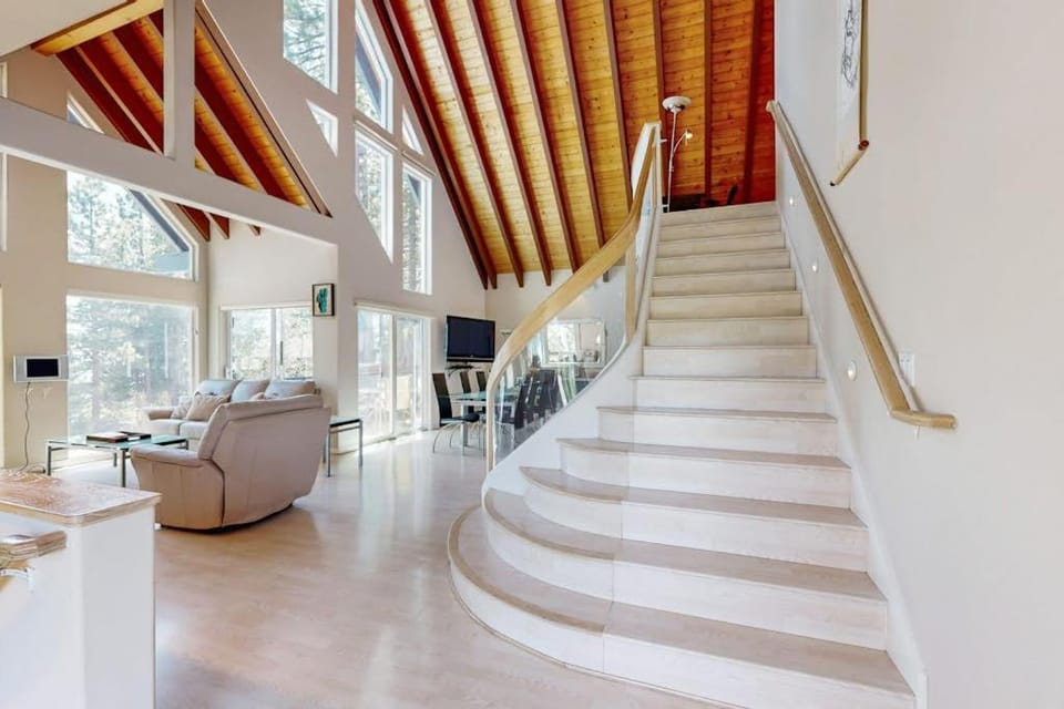 Lake view escape with private scenic deck heated driveway House in Incline Village