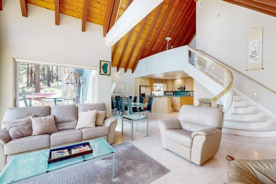 Lake view escape with private scenic deck heated driveway House in Incline Village