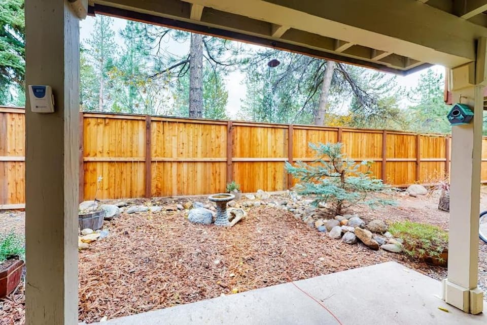 Two-Story Townhouse with an Updated Kitchen Grill & Free WiFi - Walk to Lake House in Incline Village
