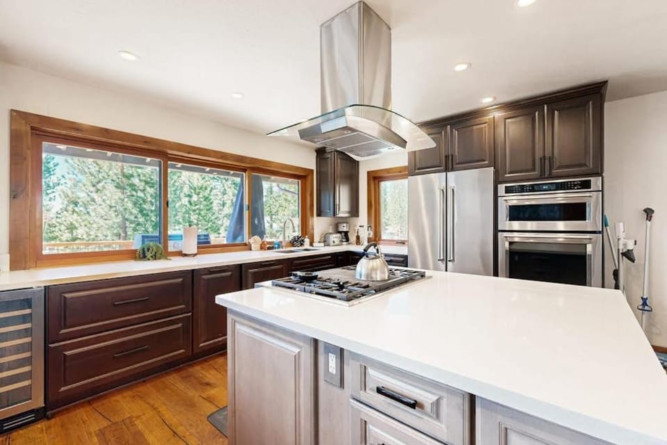 Amazing woodland home with private hot tub fireplace & serene lake view deck House in Incline Village