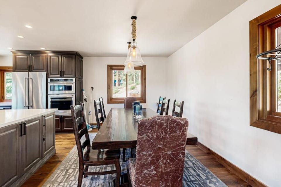 Amazing woodland home with private hot tub fireplace & serene lake view deck House in Incline Village