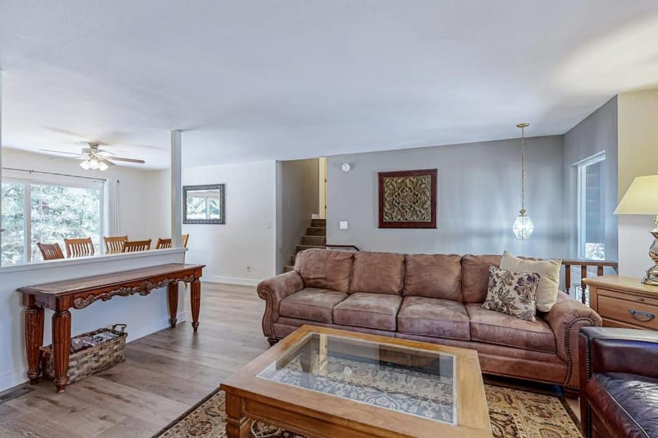 Quiet mountain home with game room & fireplace - near scenic trails & ski slopes House in Incline Village