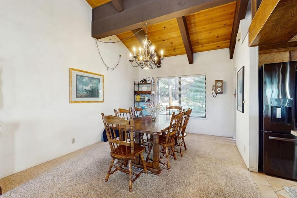 Kingsbury Grade home with fireplace & easy access to beaches & skiing sleeps 6 House in Kingsbury