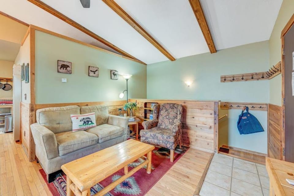 Charming cabin a mile from Heavenly's Boulder Lodge Cabin in Kingsbury