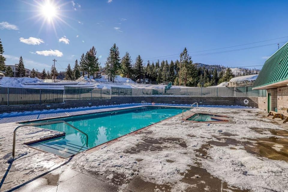 Dog-friendly mountain condo with washer&dryer sleeps 2 House in Kingsbury