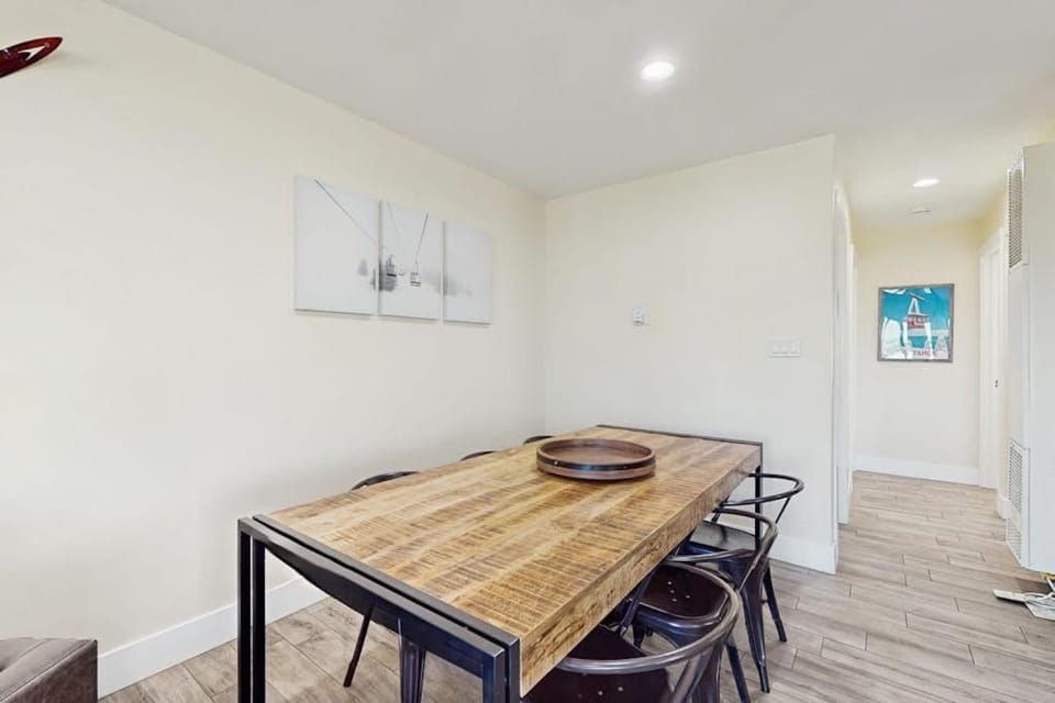 Dog-friendly mountain condo with washer&dryer sleeps 2 House in Kingsbury