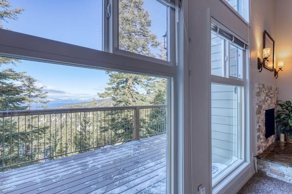 Spectacular townhouse with Lake Tahoe views sleeps 6 House in Kingsbury