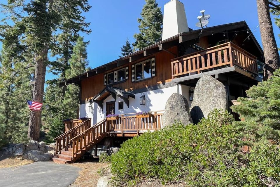 Dog-friendly mountain retreat with private hot tub fireplace & views sleeps 8 House in Kingsbury
