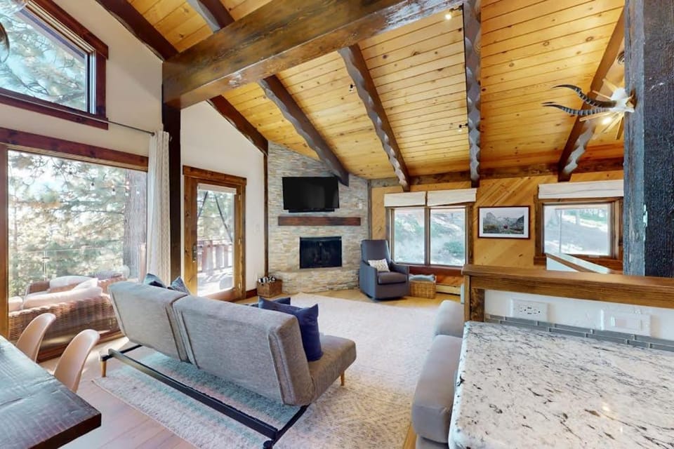 Dog-friendly mountain retreat with private hot tub fireplace & views sleeps 8 House in Kingsbury