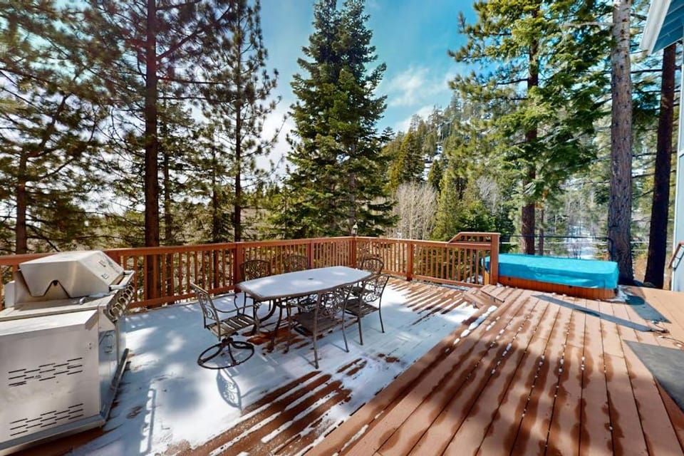 Large home among the treetops near Heavenly with hot tub & great deck House in Round Hill Village