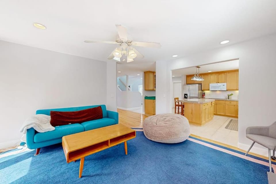 Large home among the treetops near Heavenly with hot tub & great deck House in Round Hill Village
