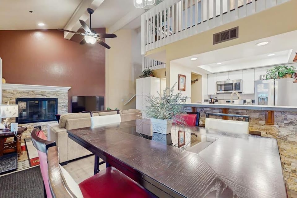 Updated Condo with Lake Views Heated Floors Soaking Tub Pool & Spa Access House in Kingsbury
