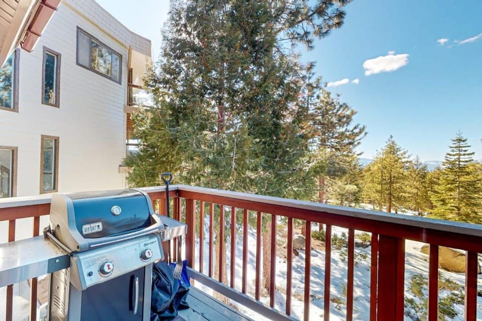 Condo near Lake Tahoe with pool hot tub grill & wood fireplace - sleeps 6 House in Round Hill Village