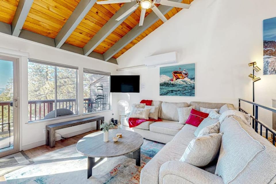 Condo near Lake Tahoe with pool hot tub grill & wood fireplace - sleeps 6 House in Round Hill Village